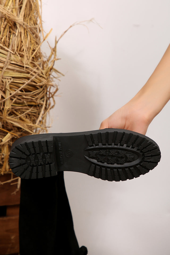 Fashionable Solid Suede Tassel Boots*